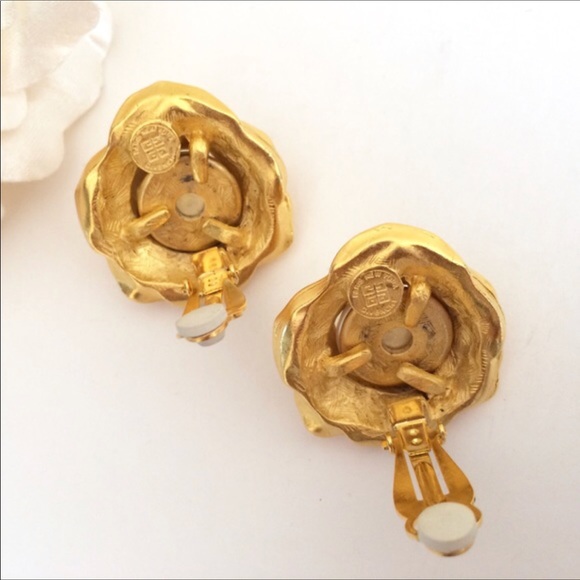 GIVENCHY Runway Couture Flower Pearl Earrings RARE - Picture 3 of 4